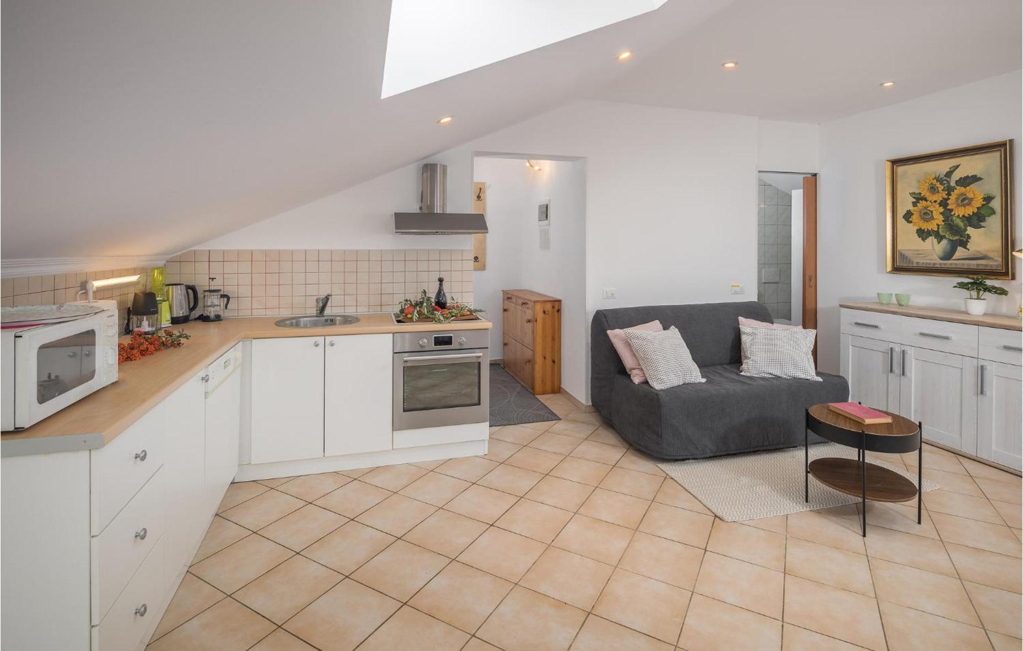Gorgeous Apartment In Musalez With Kitchen Exteriör bild