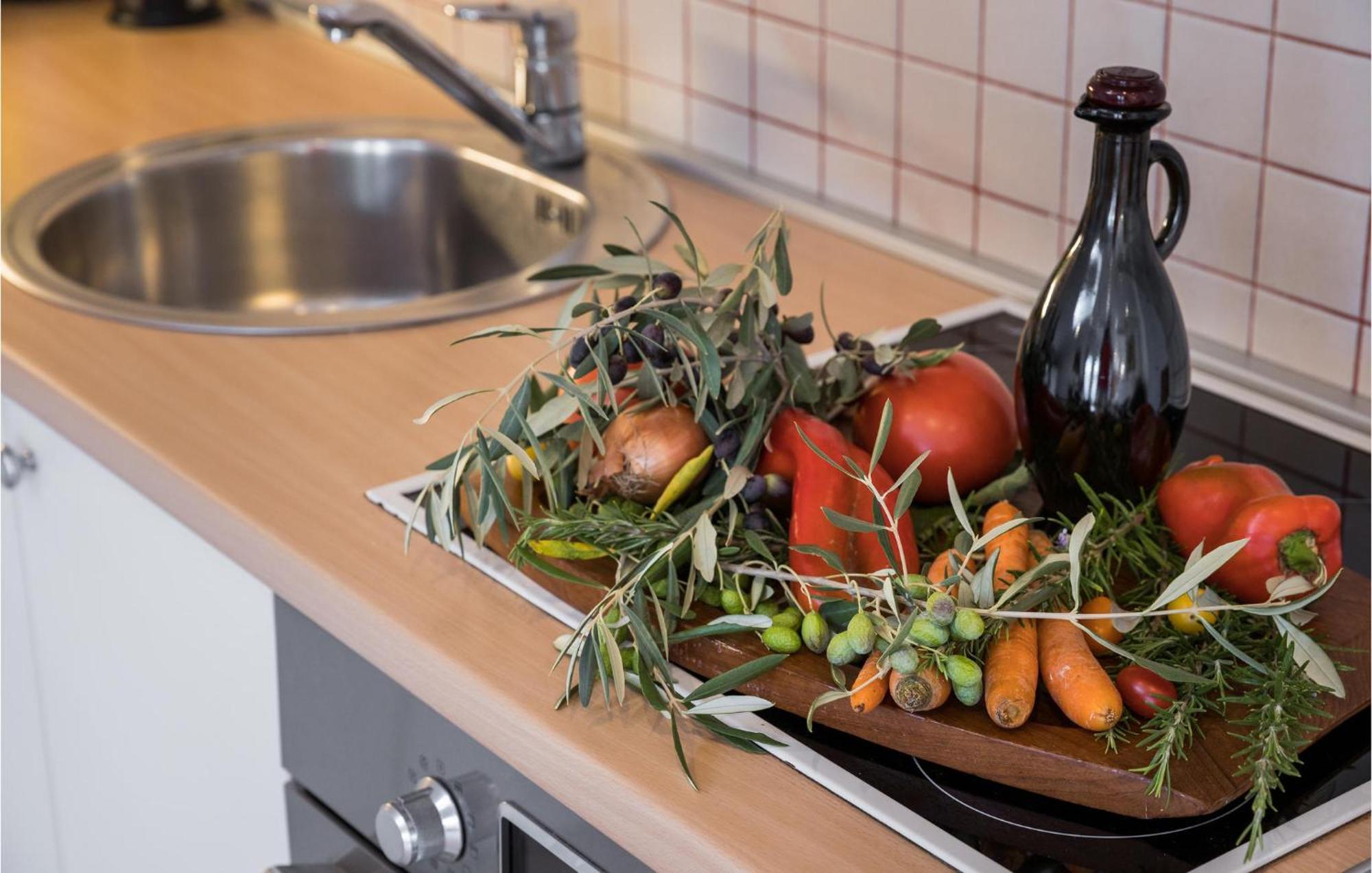 Gorgeous Apartment In Musalez With Kitchen Exteriör bild