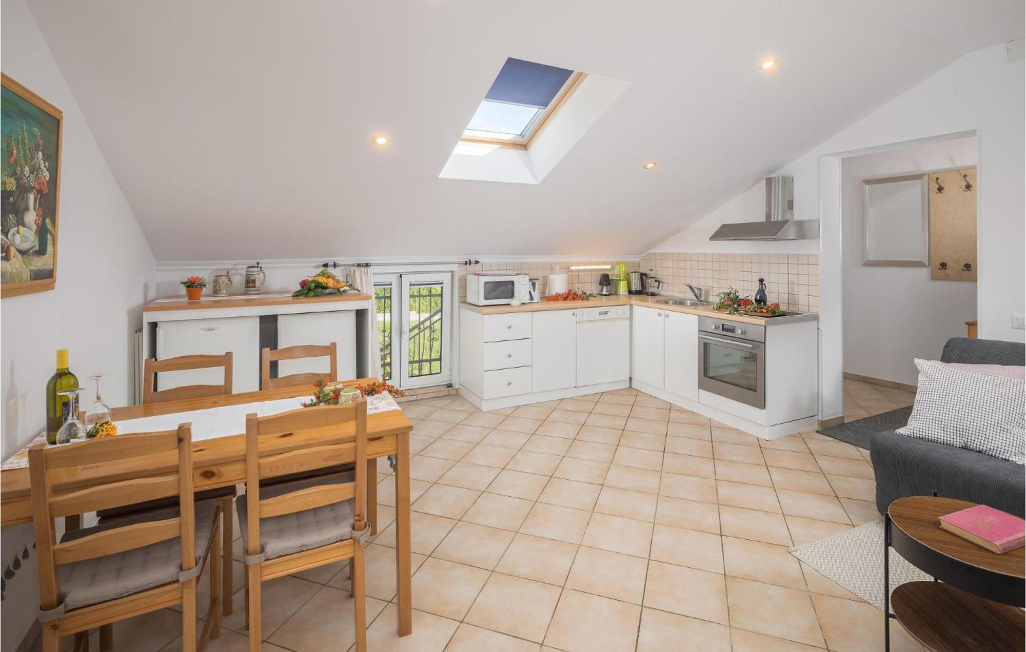 Gorgeous Apartment In Musalez With Kitchen Exteriör bild
