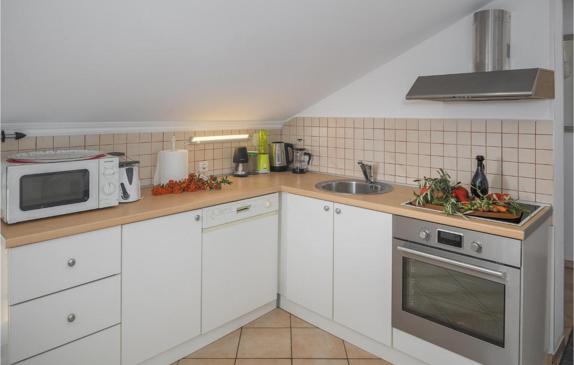 Gorgeous Apartment In Musalez With Kitchen Exteriör bild
