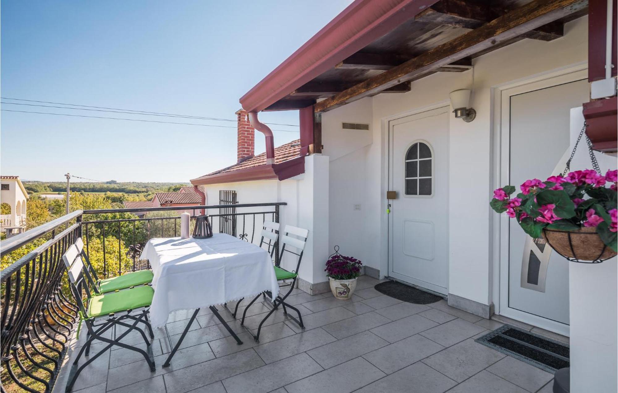 Gorgeous Apartment In Musalez With Kitchen Exteriör bild